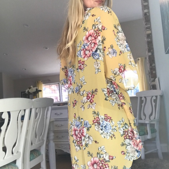 Kimberly Yellow Floral Kimono 🌺 1 Left! - Picture 5 of 6